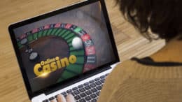 macbook-med-roulette-paa-online-casino