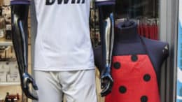 real-madrid-fodboldtroeje-paa-manequin